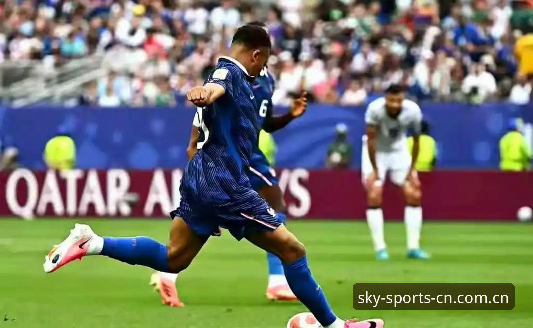 法国3-0伊拉克，姆巴佩16球追平克洛泽，苹果端天空体育焕新登录看世界波重播